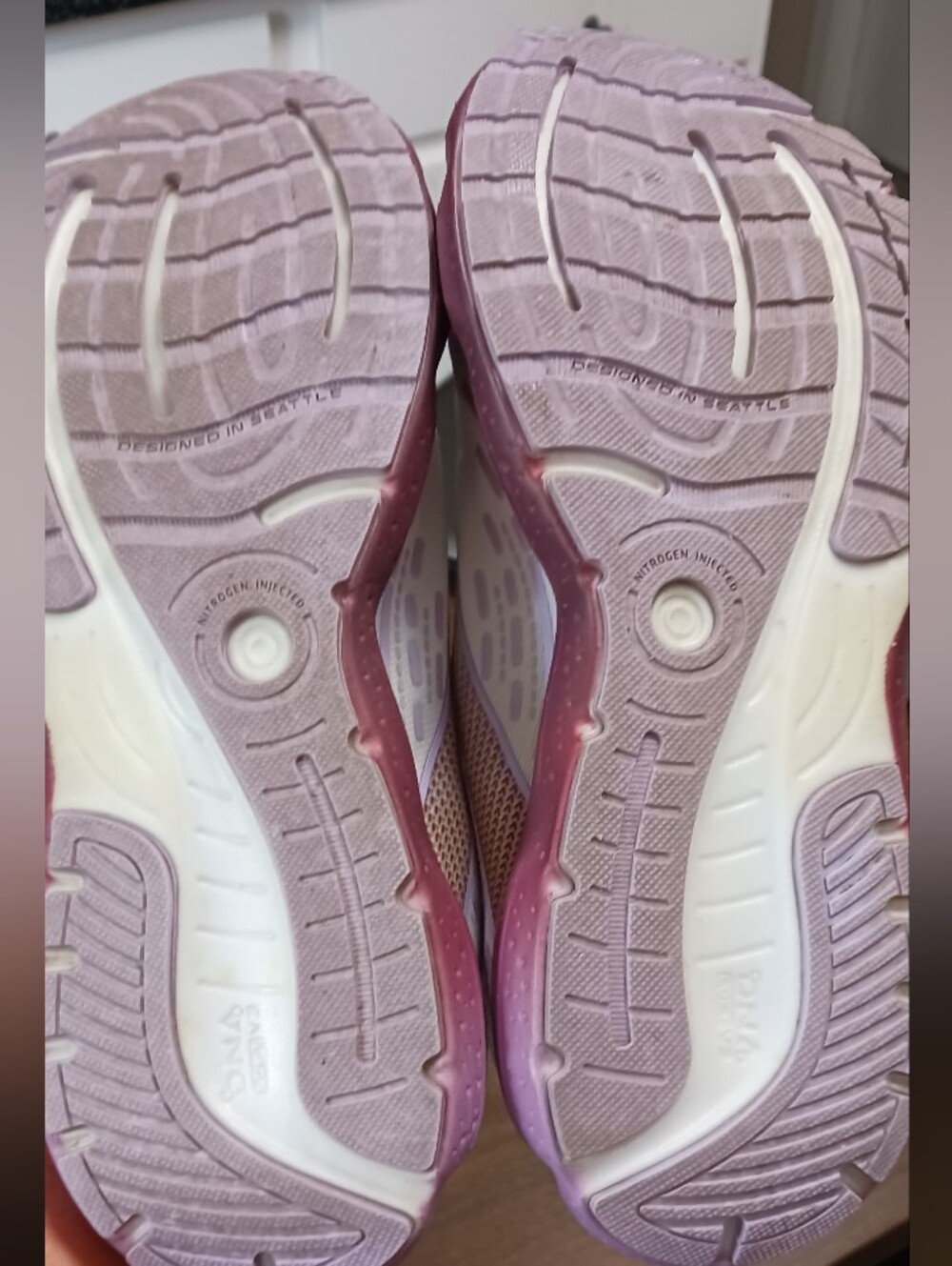 Brooks Glycerin 20 Running Shoes - White, Lilac & Burgandy, Size 8.5 - Picture 10 of 14